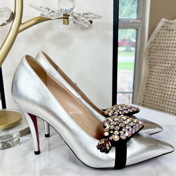 Gucci “Virginia Heart 95 mm Heart” Silver Leather Pumps - Picture 5 of 12